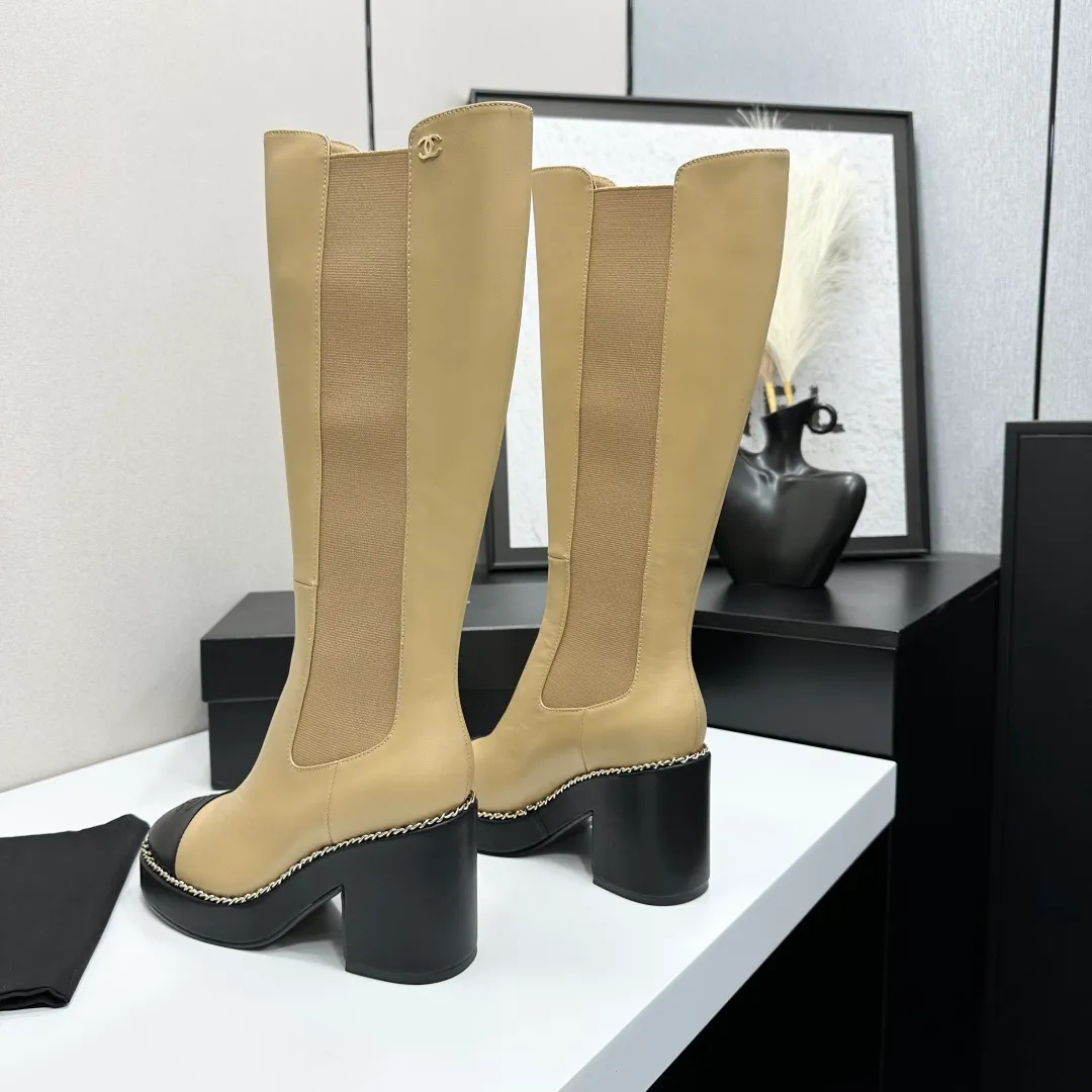 👟👟Ex-factory price 960👟👟 CHANEL Xiaoxiang 2024 autumn and winter sheepskin boots high boots knight boots The version is also the basic version of the Martin boots, neat and handsome. The upper is made of cowhide, super soft against the skin, wide and full, handsome and comfortable. The lining is soft water-dyed cowhide. The sole is original rubber outsole. Exclusive top quality 35-39. 40 customized